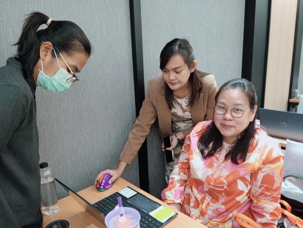 คณะสถาปัตยกรรมศาสตร์ มทร.ธัญบุรี จัดโครงการพัฒนาศักยภาพบุคลากรด้านนวัตกรรมเพื่อการเรียนรู้และการปฏิบัติงาน เชิญนางสาวเบญสิร์ยา ปานปุญญเดช และนางสาววิริยา สมบูรณ์ผล สังกัดสำนักวิทยบริการและเทคโนโลยีสารสนเทศ มทร.ธัญบุรี ได้รับเชิญให้รวมบรรยาย “โครงการพัฒนาศักยภาพด้านนวัตกรรมในการปฏิบัติงานและเทคโนโลยีการศึกษาสำหรับการเรียนรู้ ของบุคลากรคณะสถาปัตยกรรมศาสตร์” เรื่อง "การประยุกต์ใช้เทคโนโลยีปัญญาประดิษฐ์เพื่อเพิ่มประสิทธิภาพในการทำงาน"