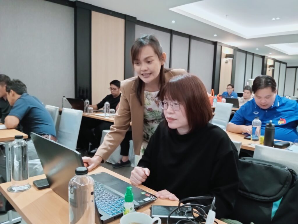 คณะสถาปัตยกรรมศาสตร์ มทร.ธัญบุรี จัดโครงการพัฒนาศักยภาพบุคลากรด้านนวัตกรรมเพื่อการเรียนรู้และการปฏิบัติงาน เชิญนางสาวเบญสิร์ยา ปานปุญญเดช และนางสาววิริยา สมบูรณ์ผล สังกัดสำนักวิทยบริการและเทคโนโลยีสารสนเทศ มทร.ธัญบุรี ได้รับเชิญให้รวมบรรยาย “โครงการพัฒนาศักยภาพด้านนวัตกรรมในการปฏิบัติงานและเทคโนโลยีการศึกษาสำหรับการเรียนรู้ ของบุคลากรคณะสถาปัตยกรรมศาสตร์” เรื่อง "การประยุกต์ใช้เทคโนโลยีปัญญาประดิษฐ์เพื่อเพิ่มประสิทธิภาพในการทำงาน"