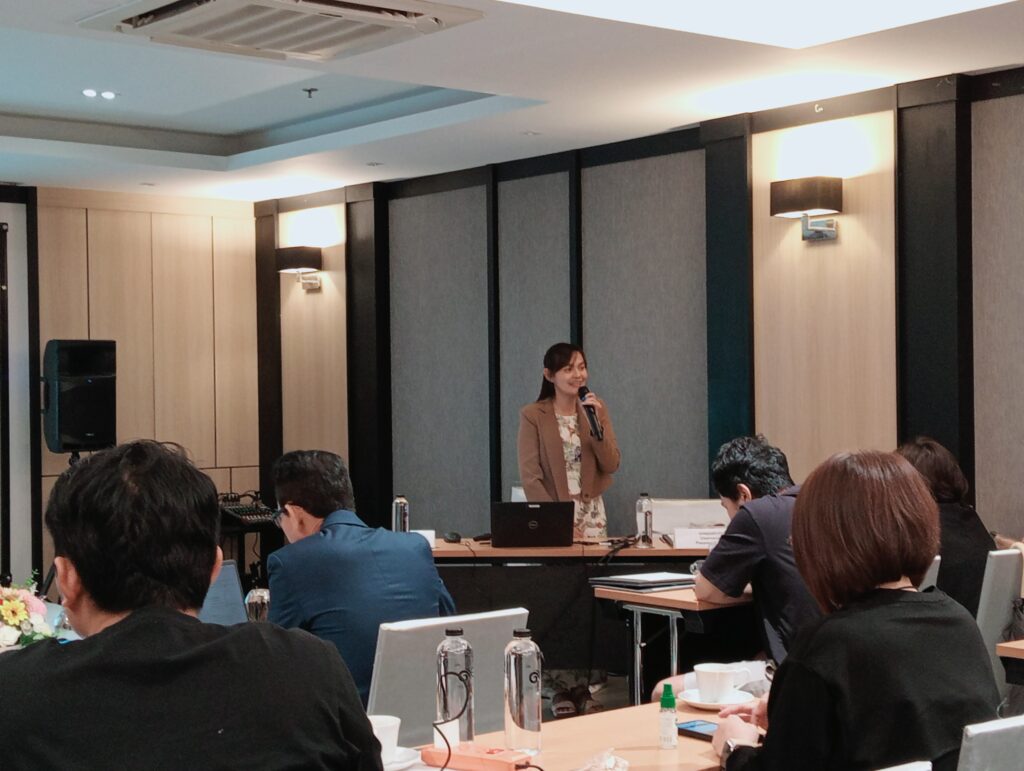 คณะสถาปัตยกรรมศาสตร์ มทร.ธัญบุรี จัดโครงการพัฒนาศักยภาพบุคลากรด้านนวัตกรรมเพื่อการเรียนรู้และการปฏิบัติงาน เชิญนางสาวเบญสิร์ยา ปานปุญญเดช และนางสาววิริยา สมบูรณ์ผล สังกัดสำนักวิทยบริการและเทคโนโลยีสารสนเทศ มทร.ธัญบุรี ได้รับเชิญให้รวมบรรยาย “โครงการพัฒนาศักยภาพด้านนวัตกรรมในการปฏิบัติงานและเทคโนโลยีการศึกษาสำหรับการเรียนรู้ ของบุคลากรคณะสถาปัตยกรรมศาสตร์” เรื่อง "การประยุกต์ใช้เทคโนโลยีปัญญาประดิษฐ์เพื่อเพิ่มประสิทธิภาพในการทำงาน"
