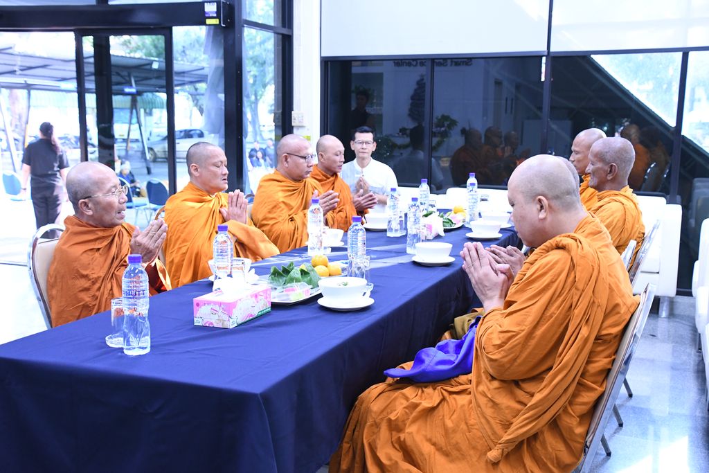 สวส. มทร.ธัญบุรี จัดพิธีเจริญพระพุทธมนต์และตักบาตร เสริมสร้างคุณธรรม ความสามัคคี และความสุของค์กร สอดคล้อง SDG 3 SDG 11 และ SDG 16