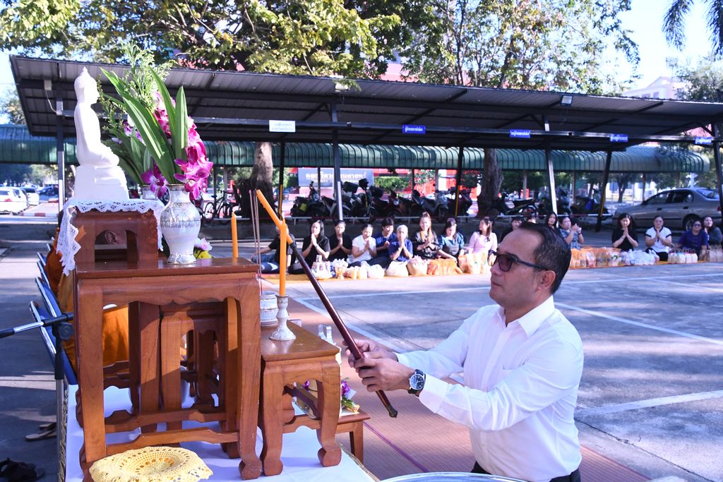 สวส. มทร.ธัญบุรี จัดพิธีเจริญพระพุทธมนต์และตักบาตร เสริมสร้างคุณธรรม ความสามัคคี และความสุของค์กร สอดคล้อง SDG 3 SDG 11 และ SDG 16