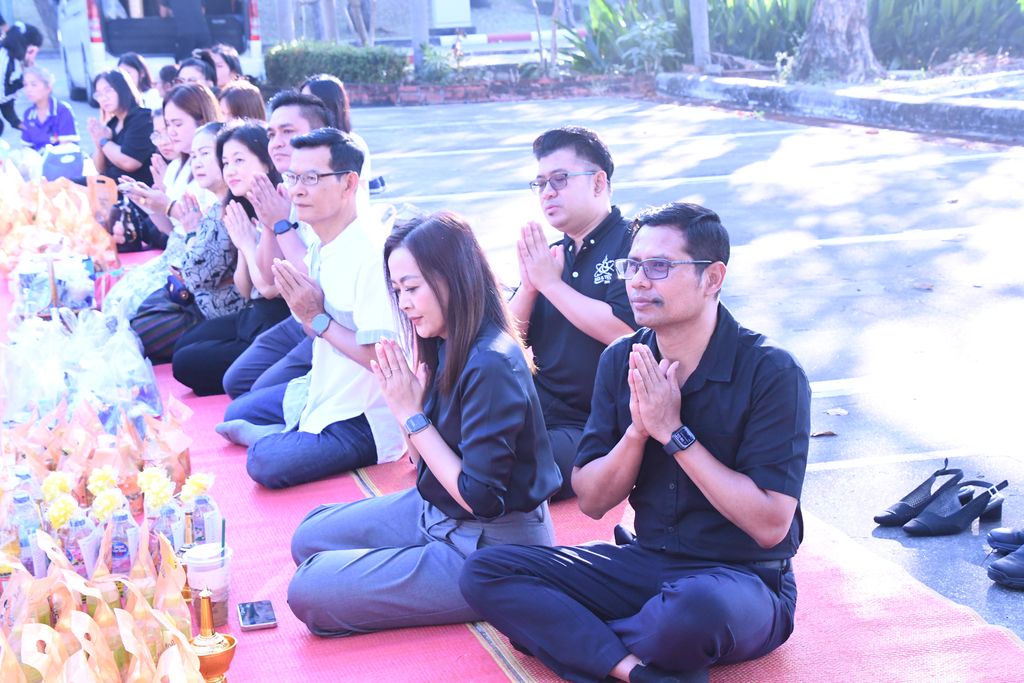 สวส. มทร.ธัญบุรี จัดพิธีเจริญพระพุทธมนต์และตักบาตร เสริมสร้างคุณธรรม ความสามัคคี และความสุของค์กร สอดคล้อง SDG 3 SDG 11 และ SDG 16