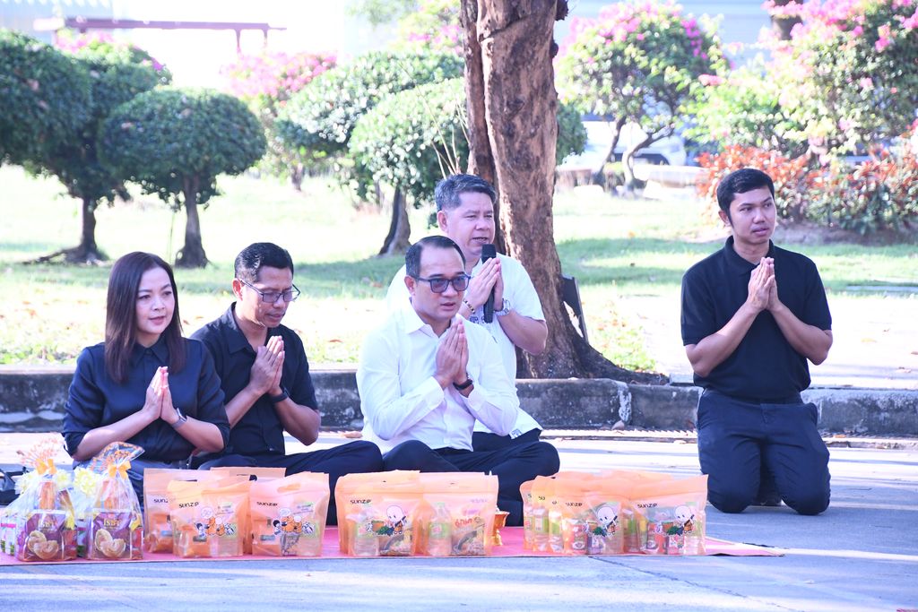 สวส. มทร.ธัญบุรี จัดพิธีเจริญพระพุทธมนต์และตักบาตร เสริมสร้างคุณธรรม ความสามัคคี และความสุของค์กร สอดคล้อง SDG 3 SDG 11 และ SDG 16