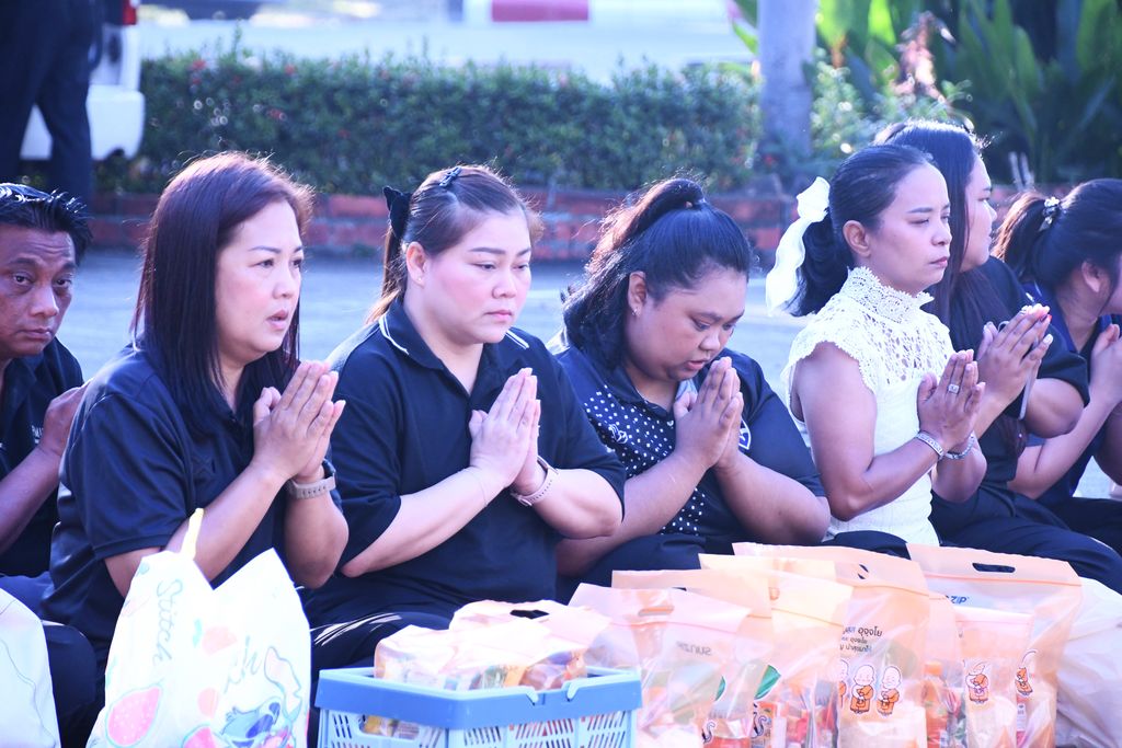 สวส. มทร.ธัญบุรี จัดพิธีเจริญพระพุทธมนต์และตักบาตร เสริมสร้างคุณธรรม ความสามัคคี และความสุของค์กร สอดคล้อง SDG 3 SDG 11 และ SDG 16