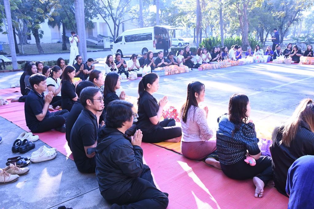 สวส. มทร.ธัญบุรี จัดพิธีเจริญพระพุทธมนต์และตักบาตร เสริมสร้างคุณธรรม ความสามัคคี และความสุของค์กร สอดคล้อง SDG 3 SDG 11 และ SDG 16
