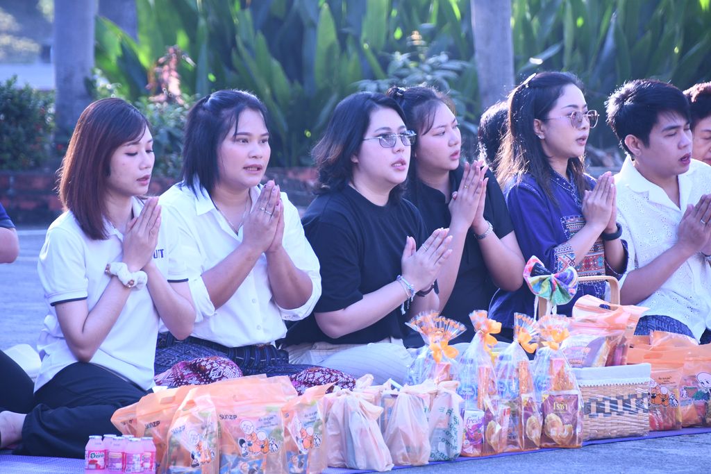 สวส. มทร.ธัญบุรี จัดพิธีเจริญพระพุทธมนต์และตักบาตร เสริมสร้างคุณธรรม ความสามัคคี และความสุของค์กร สอดคล้อง SDG 3 SDG 11 และ SDG 16