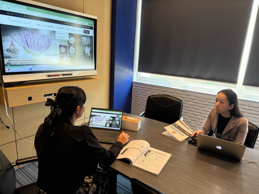 สวส. มทร.ธัญบุรี จัดอบรมแนะนำการอัปเดตและประชาสัมพันธ์ข้อมูลบนเว็บไซต์ ให้แก่เจ้าหน้าที่พิพิธภัณฑ์บัว เมื่อวันพฤหัสบดีที่ 15 มกราคม 2569