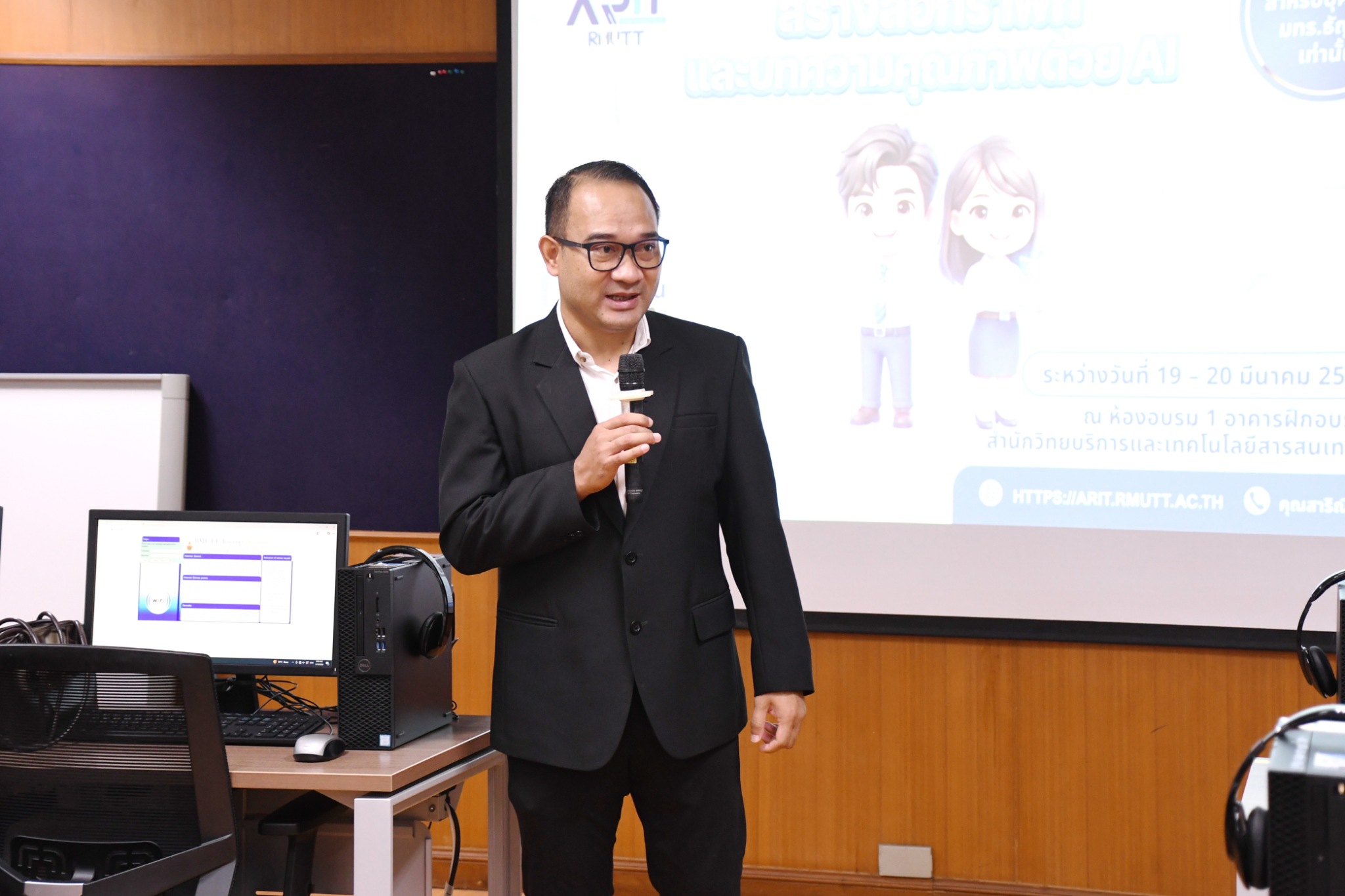 ภาพบรรยากาศการอบรม Generative AI in Action ด้วยพลังสร้างสรรค์จาก AI เพื่อการพัฒนากำลังคนสมรรถนะสูง รองรับการเปลี่ยนผ่านไปสู่ความยั่งยืน สำหรับโลกยุคใหม่