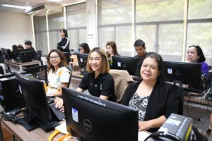 ภาพบรรยากาศการอบรม Generative AI in Action ด้วยพลังสร้างสรรค์จาก AI เพื่อการพัฒนากำลังคนสมรรถนะสูง รองรับการเปลี่ยนผ่านไปสู่ความยั่งยืน สำหรับโลกยุคใหม่