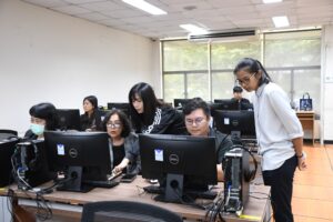 ภาพบรรยากาศการอบรม Generative AI in Action ด้วยพลังสร้างสรรค์จาก AI เพื่อการพัฒนากำลังคนสมรรถนะสูง รองรับการเปลี่ยนผ่านไปสู่ความยั่งยืน สำหรับโลกยุคใหม่