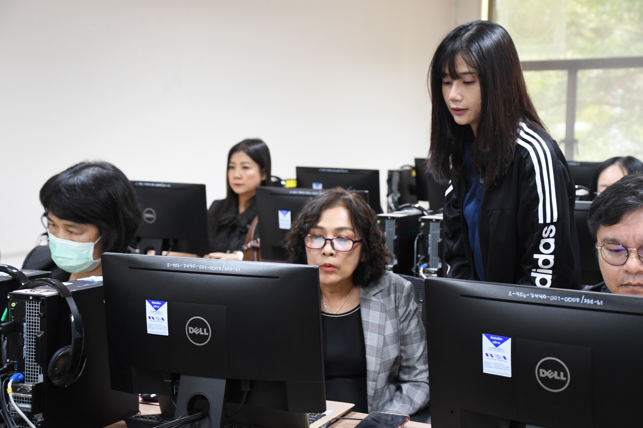 ภาพบรรยากาศการอบรม Generative AI in Action ด้วยพลังสร้างสรรค์จาก AI เพื่อการพัฒนากำลังคนสมรรถนะสูง รองรับการเปลี่ยนผ่านไปสู่ความยั่งยืน สำหรับโลกยุคใหม่