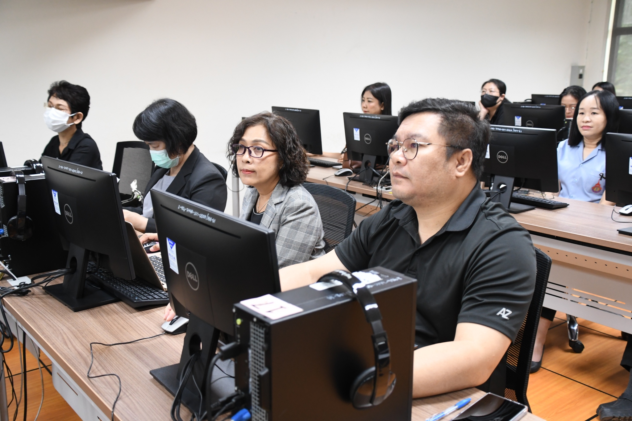 ภาพบรรยากาศการอบรม Generative AI in Action ด้วยพลังสร้างสรรค์จาก AI เพื่อการพัฒนากำลังคนสมรรถนะสูง รองรับการเปลี่ยนผ่านไปสู่ความยั่งยืน สำหรับโลกยุคใหม่