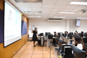 ภาพบรรยากาศการอบรม Generative AI in Action ด้วยพลังสร้างสรรค์จาก AI เพื่อการพัฒนากำลังคนสมรรถนะสูง รองรับการเปลี่ยนผ่านไปสู่ความยั่งยืน สำหรับโลกยุคใหม่