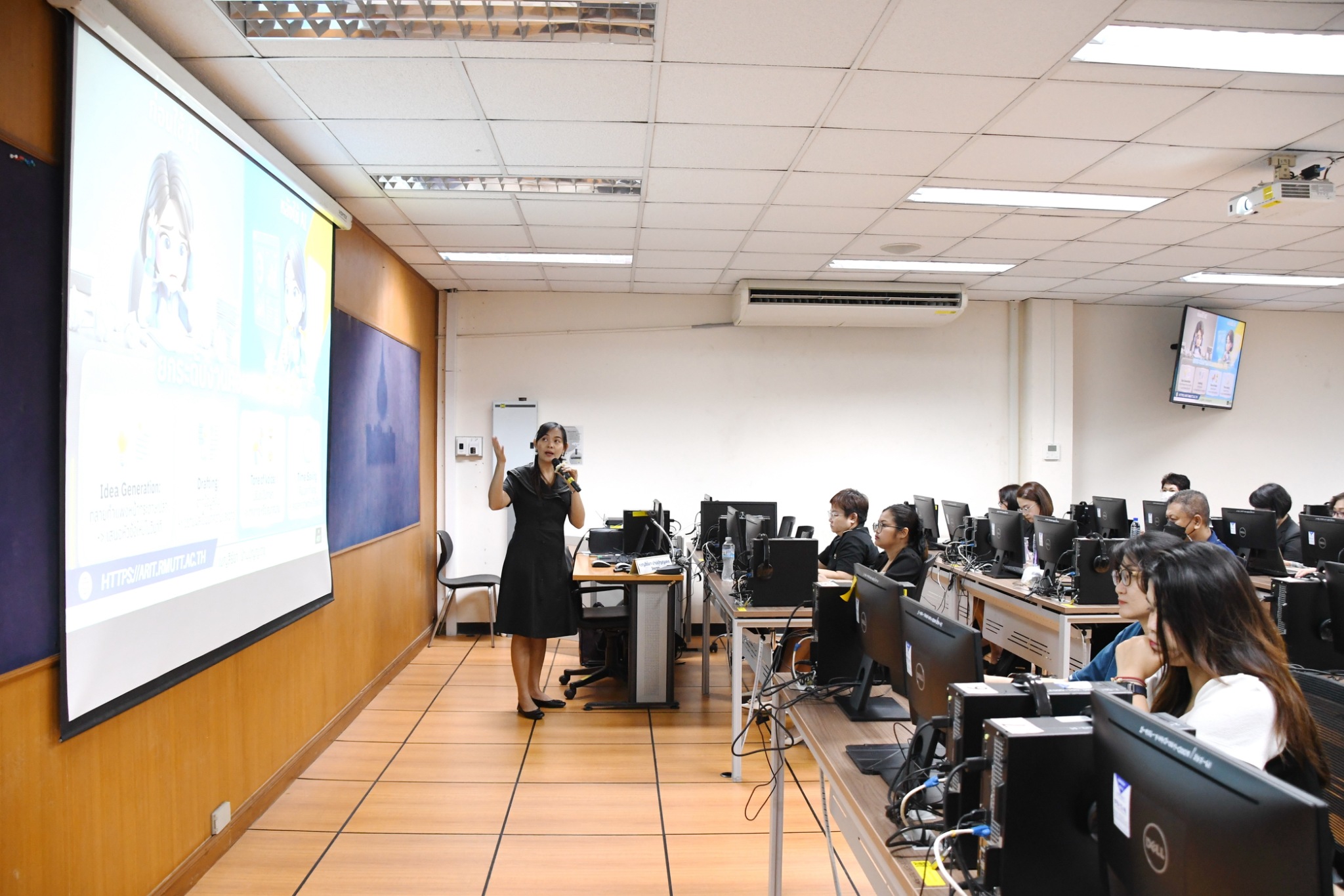 ภาพบรรยากาศการอบรม Generative AI in Action ด้วยพลังสร้างสรรค์จาก AI เพื่อการพัฒนากำลังคนสมรรถนะสูง รองรับการเปลี่ยนผ่านไปสู่ความยั่งยืน สำหรับโลกยุคใหม่