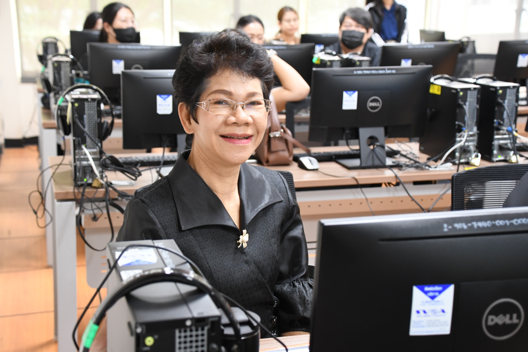 ภาพบรรยากาศการอบรม Generative AI in Action ด้วยพลังสร้างสรรค์จาก AI เพื่อการพัฒนากำลังคนสมรรถนะสูง รองรับการเปลี่ยนผ่านไปสู่ความยั่งยืน สำหรับโลกยุคใหม่