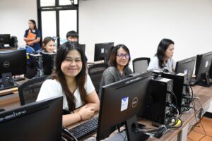 ภาพบรรยากาศการอบรม Generative AI in Action ด้วยพลังสร้างสรรค์จาก AI เพื่อการพัฒนากำลังคนสมรรถนะสูง รองรับการเปลี่ยนผ่านไปสู่ความยั่งยืน สำหรับโลกยุคใหม่