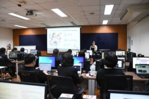 ภาพบรรยากาศการอบรม Generative AI in Action ด้วยพลังสร้างสรรค์จาก AI เพื่อการพัฒนากำลังคนสมรรถนะสูง รองรับการเปลี่ยนผ่านไปสู่ความยั่งยืน สำหรับโลกยุคใหม่