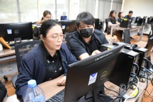 ภาพบรรยากาศการอบรม Generative AI in Action ด้วยพลังสร้างสรรค์จาก AI เพื่อการพัฒนากำลังคนสมรรถนะสูง รองรับการเปลี่ยนผ่านไปสู่ความยั่งยืน สำหรับโลกยุคใหม่