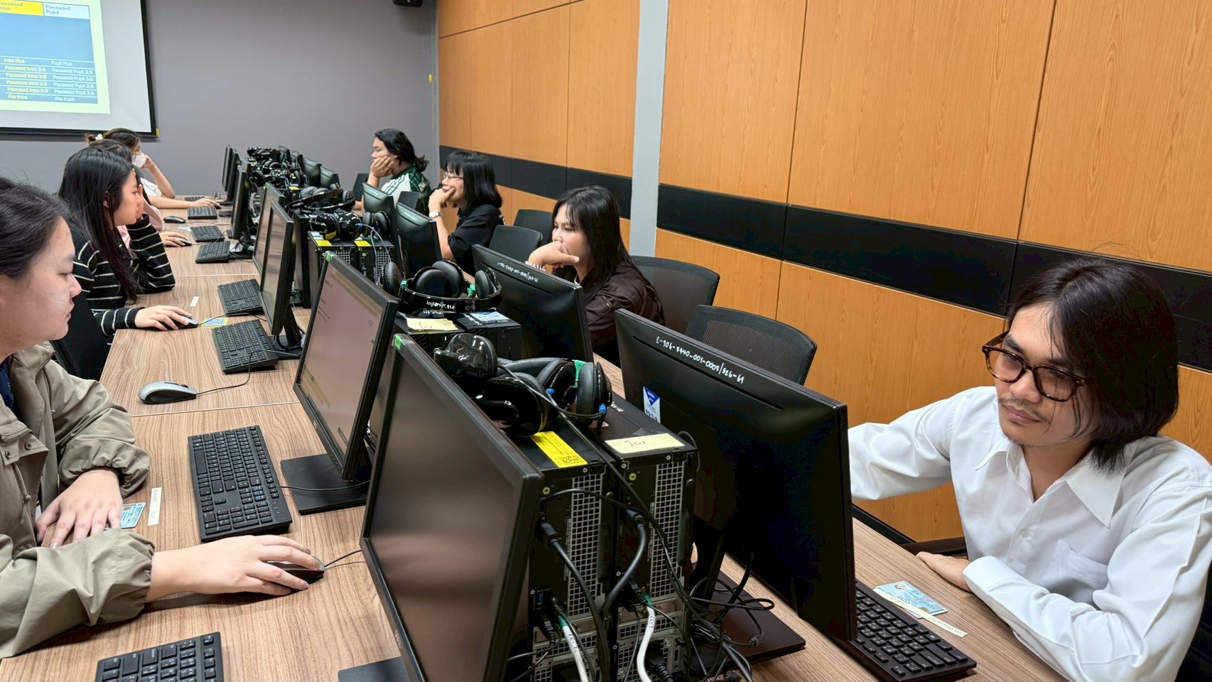 ภาพบรรยากาศการสอบภาษาอังกฤษ Password (RT-TEP) วันที่ 11 มีนาคม 2569 รอบบ่าย (14.00 น.)