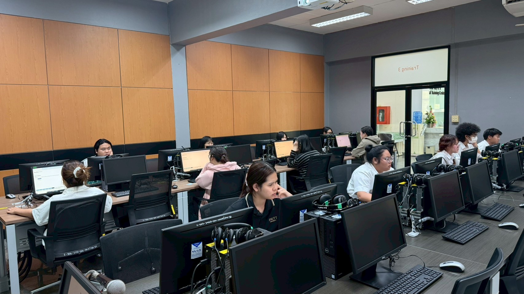 ภาพบรรยากาศการสอบภาษาอังกฤษ Password (RT-TEP) วันที่ 11 มีนาคม 2569 รอบบ่าย (14.00 น.)