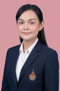 เบญสิร์ยา ปานปุญญเดช ตำแหน่ง นักวิชาการศึกษา ชำนาญการ รักษาการในตำแหน่ง หัวหน้าฝ่ายบริการวิชาการและข้อมูล 