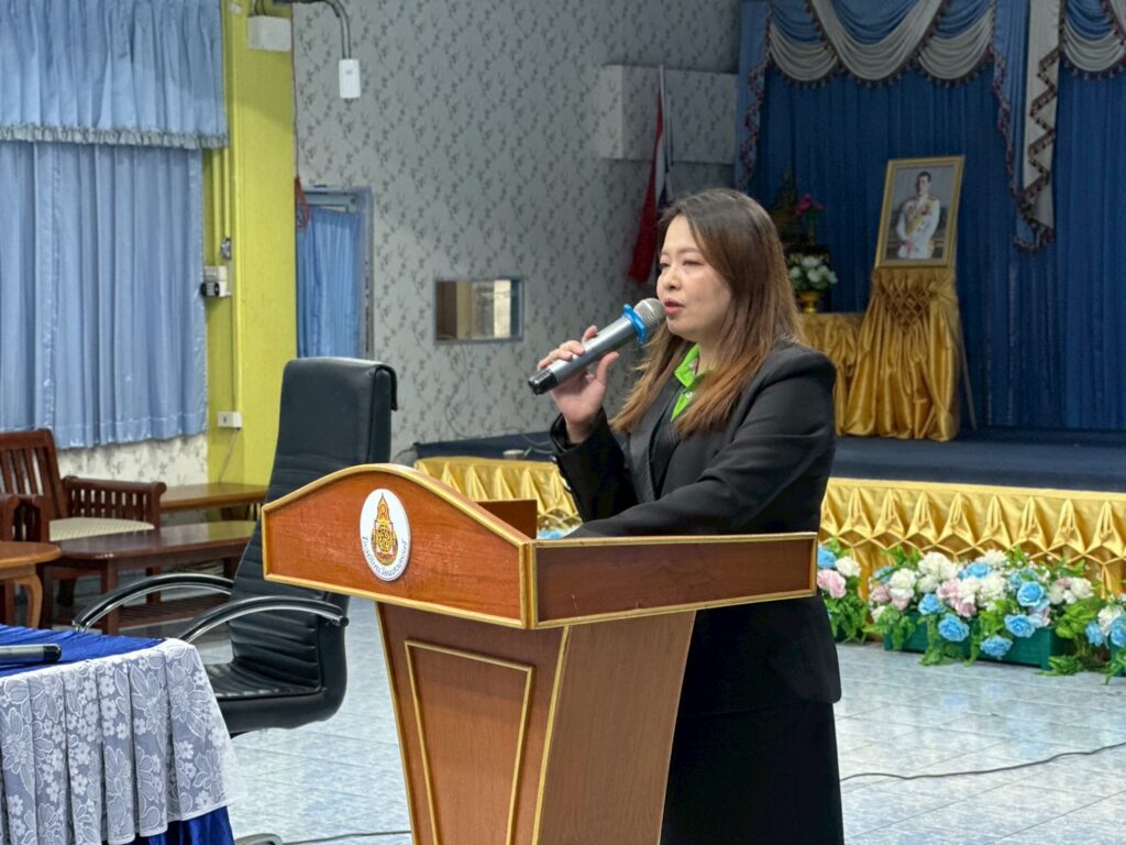 ภาพบรรยากาศการอบรม สวส. มทร.ธัญบุรี บริการวิชาการสู่สังคม ส่งทีมผู้เชี่ยวชาญติวเข้มครูโรงเรียนวัดแสงสรรค์ บูรณาการนวัตกรรม AI พลิกโฉมห้องเรียนยุคใหม่