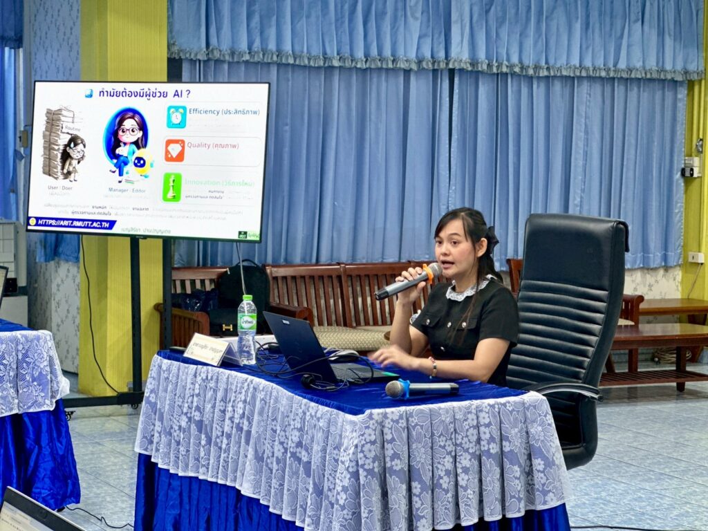 ภาพบรรยากาศการอบรม สวส. มทร.ธัญบุรี บริการวิชาการสู่สังคม ส่งทีมผู้เชี่ยวชาญติวเข้มครูโรงเรียนวัดแสงสรรค์ บูรณาการนวัตกรรม AI พลิกโฉมห้องเรียนยุคใหม่