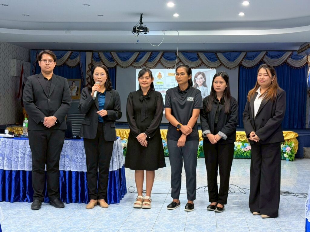 ภาพบรรยากาศการอบรม สวส. มทร.ธัญบุรี บริการวิชาการสู่สังคม ส่งทีมผู้เชี่ยวชาญติวเข้มครูโรงเรียนวัดแสงสรรค์ บูรณาการนวัตกรรม AI พลิกโฉมห้องเรียนยุคใหม่