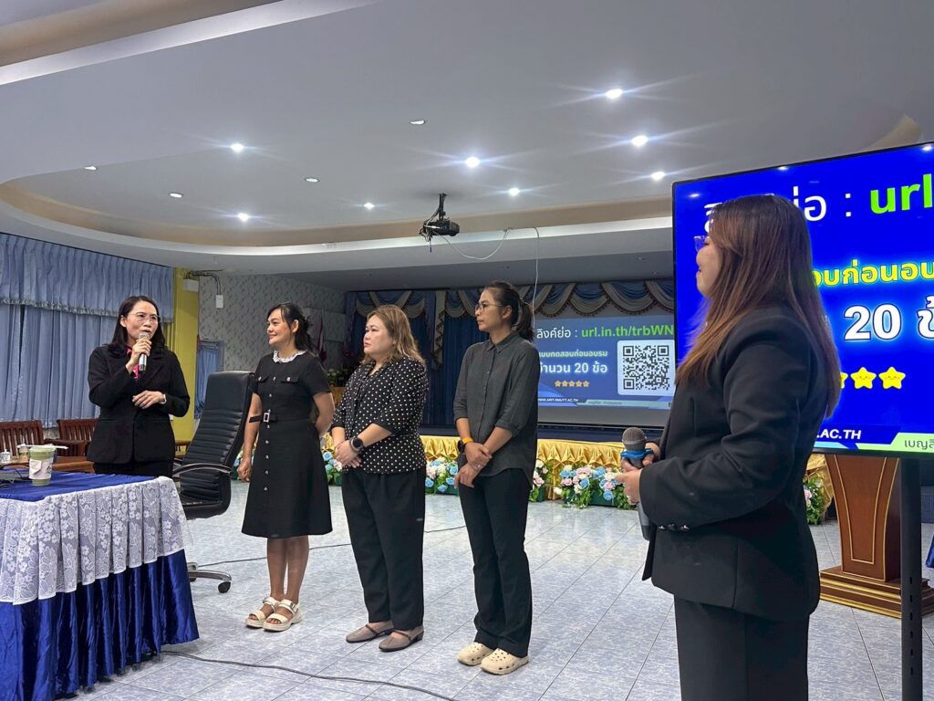 ภาพบรรยากาศการอบรม สวส. มทร.ธัญบุรี บริการวิชาการสู่สังคม ส่งทีมผู้เชี่ยวชาญติวเข้มครูโรงเรียนวัดแสงสรรค์ บูรณาการนวัตกรรม AI พลิกโฉมห้องเรียนยุคใหม่