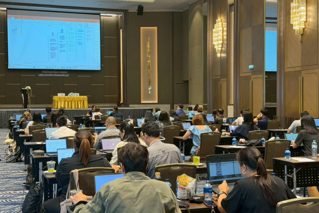 ARIT มทร.ธัญบุรี ร่วมกับ คณะสถาปัตยกรรมศาสตร์ ยกระดับบุคลากรสู่ดิจิทัลด้วย "นวัตกรรม AI เพื่อเพิ่มประสิทธิภาพการทำงาน จัดโครงการอบรมการเพิ่มประสิทธิภาพกระบวนการทำงานและการสร้างนวัตกรรมด้วยเทคโนโลยีปัญญาประดิษฐ์” เพื่อยกระดับทักษะการสร้างสรรค์สื่อและการประยุกต์ใช้เทคโนโลยีปัญญาประดิษฐ์ (AI) ในการพัฒนานวัตกรรมและกระบวนการทำงานทั้งสำหรับสายวิชาการและสายสนับสนุน