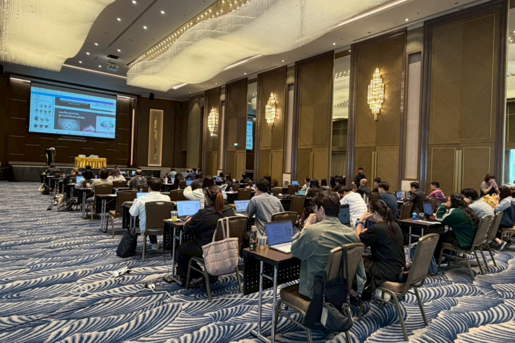 ARIT มทร.ธัญบุรี ร่วมกับ คณะสถาปัตยกรรมศาสตร์ ยกระดับบุคลากรสู่ดิจิทัลด้วย "นวัตกรรม AI เพื่อเพิ่มประสิทธิภาพการทำงาน จัดโครงการอบรมการเพิ่มประสิทธิภาพกระบวนการทำงานและการสร้างนวัตกรรมด้วยเทคโนโลยีปัญญาประดิษฐ์” เพื่อยกระดับทักษะการสร้างสรรค์สื่อและการประยุกต์ใช้เทคโนโลยีปัญญาประดิษฐ์ (AI) ในการพัฒนานวัตกรรมและกระบวนการทำงานทั้งสำหรับสายวิชาการและสายสนับสนุน