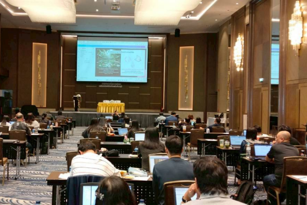 ARIT มทร.ธัญบุรี ร่วมกับ คณะสถาปัตยกรรมศาสตร์ ยกระดับบุคลากรสู่ดิจิทัลด้วย "นวัตกรรม AI เพื่อเพิ่มประสิทธิภาพการทำงาน จัดโครงการอบรมการเพิ่มประสิทธิภาพกระบวนการทำงานและการสร้างนวัตกรรมด้วยเทคโนโลยีปัญญาประดิษฐ์” เพื่อยกระดับทักษะการสร้างสรรค์สื่อและการประยุกต์ใช้เทคโนโลยีปัญญาประดิษฐ์ (AI) ในการพัฒนานวัตกรรมและกระบวนการทำงานทั้งสำหรับสายวิชาการและสายสนับสนุน