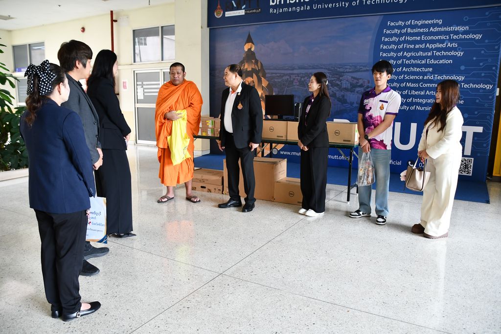 มทร.ธัญบุรี มอบคอมพิวเตอร์ 15 เครื่อง สนับสนุนการศึกษาโรงเรียนพิจิตร