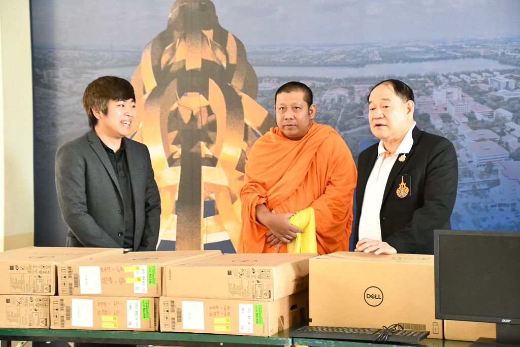 มทร.ธัญบุรี มอบคอมพิวเตอร์ 15 เครื่อง สนับสนุนการศึกษาโรงเรียนพิจิตร