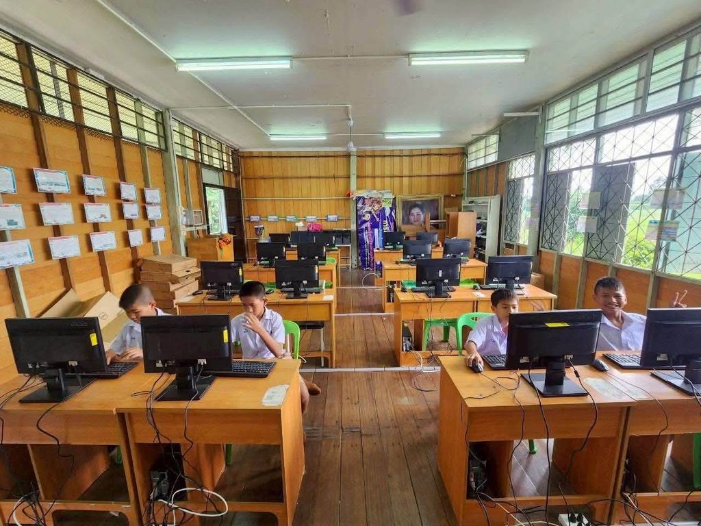 มทร.ธัญบุรี มอบคอมพิวเตอร์ 15 เครื่อง สนับสนุนการศึกษาโรงเรียนพิจิตร