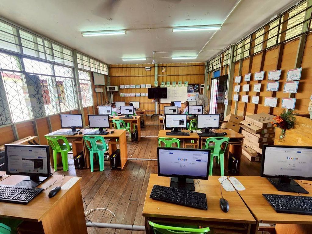 มทร.ธัญบุรี มอบคอมพิวเตอร์ 15 เครื่อง สนับสนุนการศึกษาโรงเรียนพิจิตร