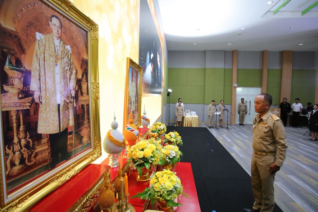 รองศาสตราจารย์ ดร.อำนวย รับมอบปีกฝนหลวงพิเศษ 2569