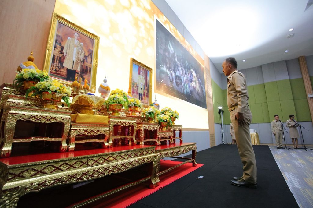 รองศาสตราจารย์ ดร.อำนวย รับมอบปีกฝนหลวงพิเศษ 2569