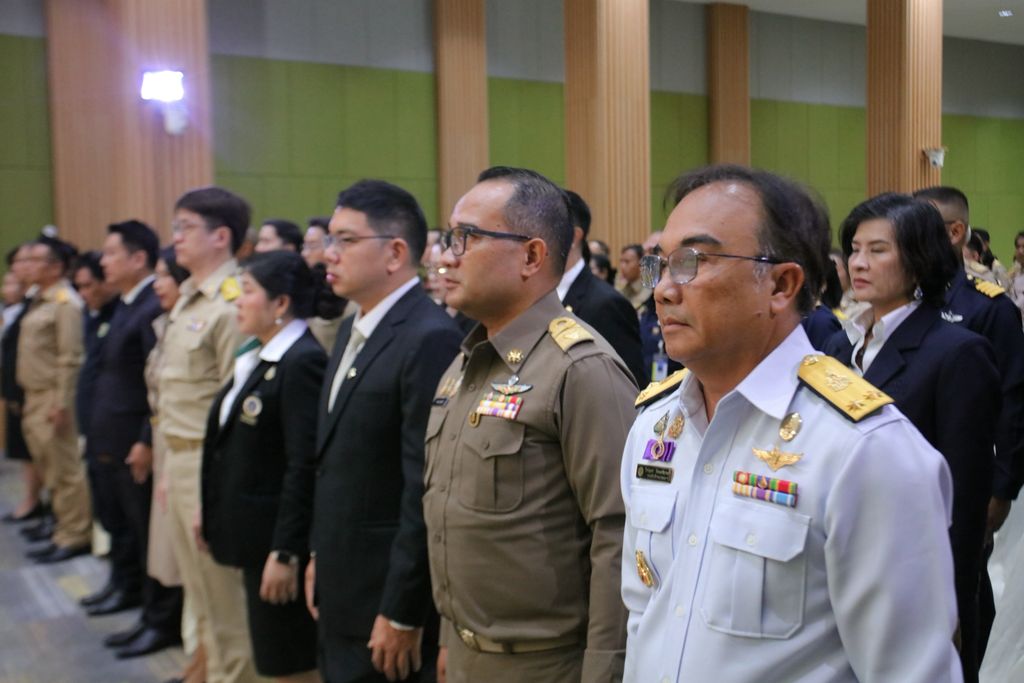 รองศาสตราจารย์ ดร.อำนวย รับมอบปีกฝนหลวงพิเศษ 2569