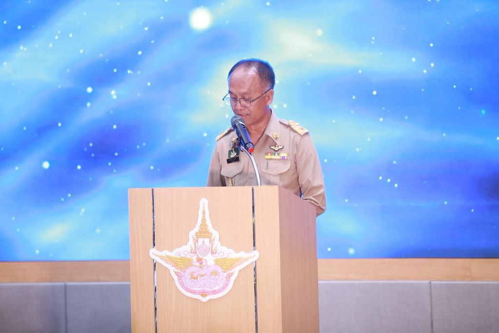รองศาสตราจารย์ ดร.อำนวย รับมอบปีกฝนหลวงพิเศษ 2569