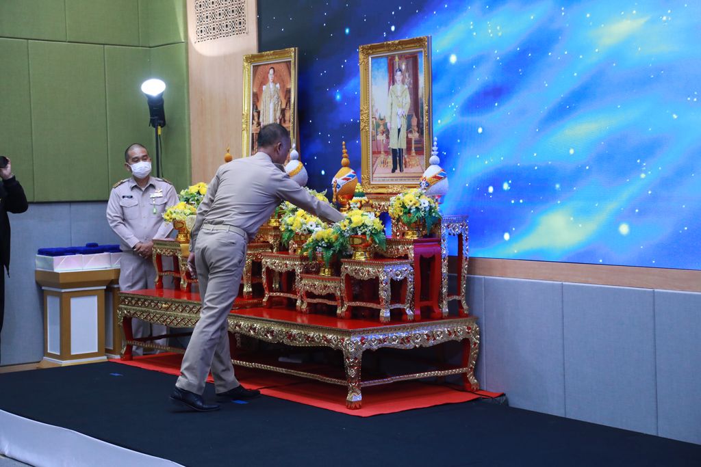 รองศาสตราจารย์ ดร.อำนวย รับมอบปีกฝนหลวงพิเศษ 2569