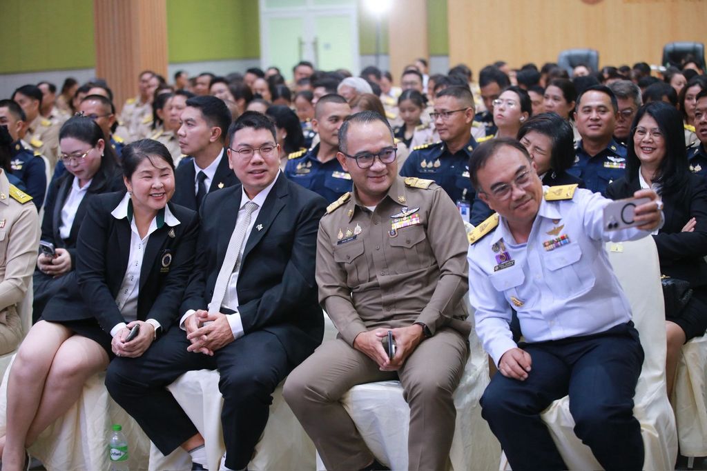 รองศาสตราจารย์ ดร.อำนวย รับมอบปีกฝนหลวงพิเศษ 2569