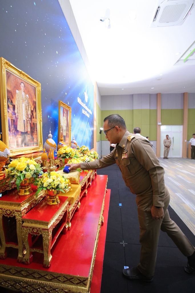 รองศาสตราจารย์ ดร.อำนวย รับมอบปีกฝนหลวงพิเศษ 2569