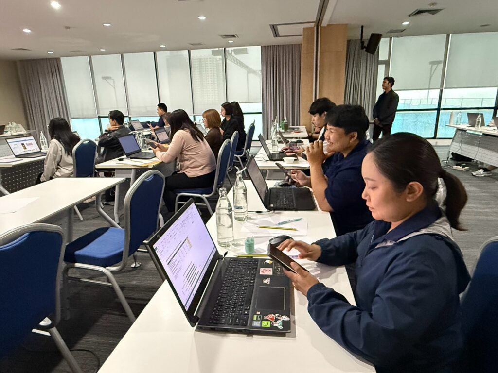 ภาพบรรยากาศการอบรม 25 กันยายน 2569 “เทคนิคการสร้างงานนำเสนออย่างมืออาชีพ ด้วย Canva และ PowerPoint”