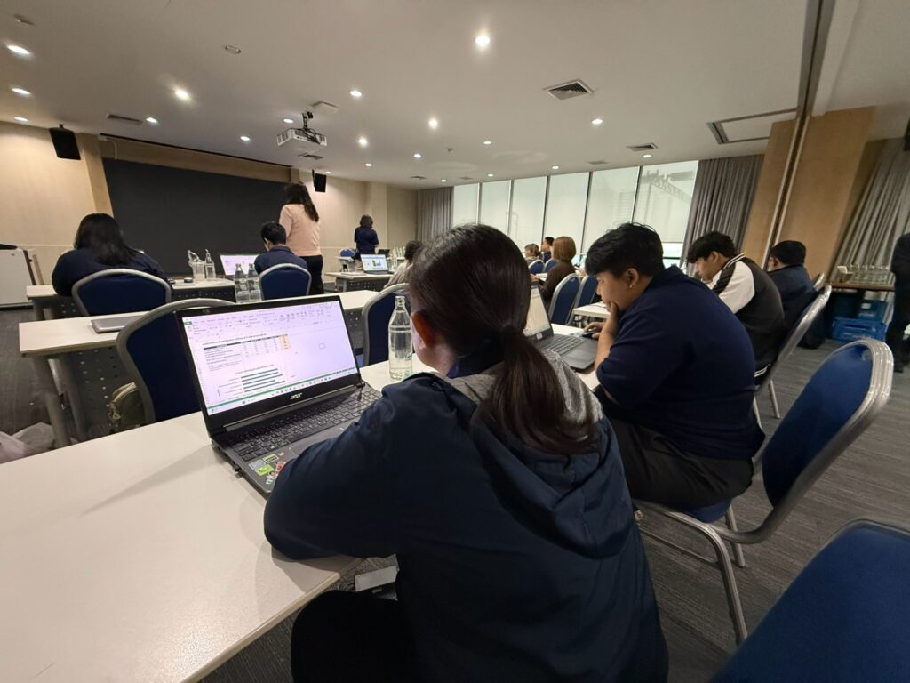 ภาพบรรยากาศการอบรม 25 กันยายน 2569 “เทคนิคการสร้างงานนำเสนออย่างมืออาชีพ ด้วย Canva และ PowerPoint”