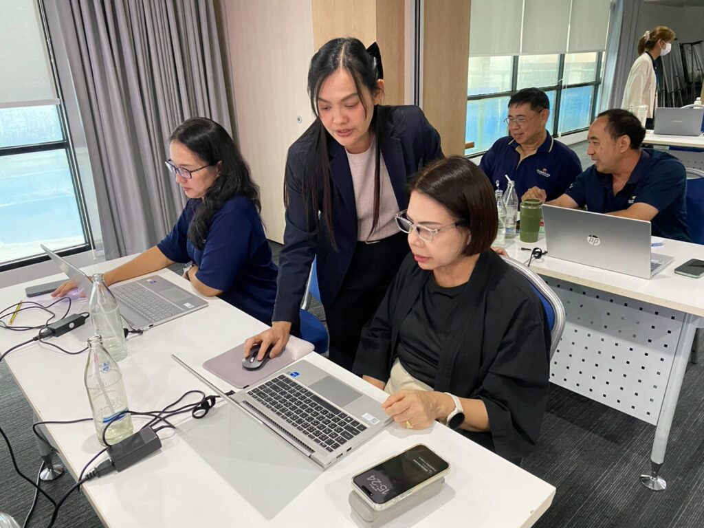 ภาพบรรยากาศการอบรม 25 กันยายน 2569 “เทคนิคการสร้างงานนำเสนออย่างมืออาชีพ ด้วย Canva และ PowerPoint”