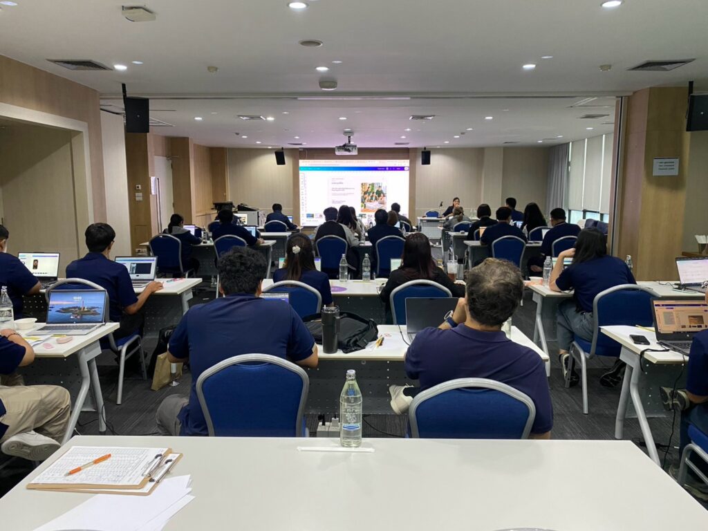ภาพบรรยากาศการอบรม 25 กันยายน 2569 “เทคนิคการสร้างงานนำเสนออย่างมืออาชีพ ด้วย Canva และ PowerPoint”